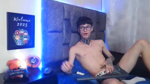 Snapshot of dann_brown chatting on 01/03/25, 03:38 Dann Brown online show from 01/03/25, 03:38