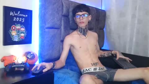 Snapshot of dann_brown chatting on 01/06/25, 07:45 Dann Brown online show from 01/06/25, 07:45