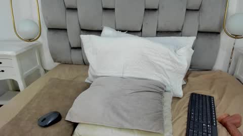 Danna online show from 02/12/25, 02:43