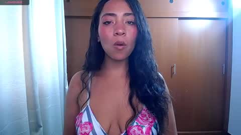 Snapshot of danna__ross chatting on 01/17/25, 06:44 Danna Ross online show from 01/17/25, 06:44