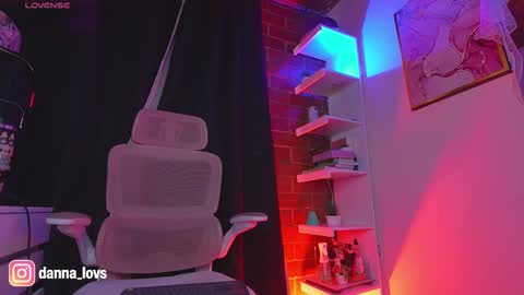 Danna Lovs online show from 10/28/25, 07:16