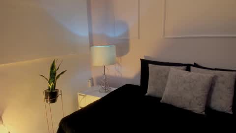 danna_palmeth online show from 11/25/25, 07:36