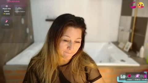 Snapshot of danna_wester chatting on 09/17/25, 02:19 D a n n a w e s t e r online show from 09/17/25, 02:19