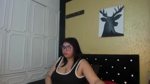 Snapshot of dannagarza chatting on 02/18/25, 04:15 Danna Garza online show from 02/18/25, 04:15