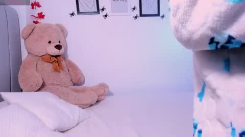 Snapshot of dannahyde chatting on 10/24/25, 09:22 Insta DannaBlueX online show from 10/24/25, 09:22