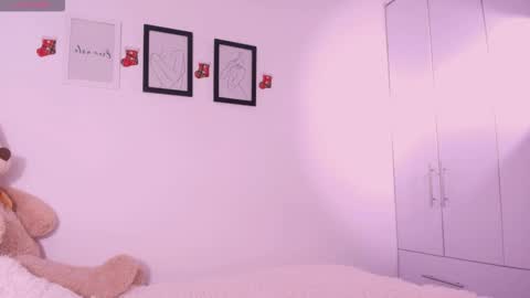 Snapshot of dannahyde chatting on 11/27/25, 06:32 Insta DannaBlueX online show from 11/27/25, 06:32