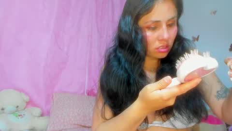 Danna Sofia jeins online show from 10/14/25, 09:10