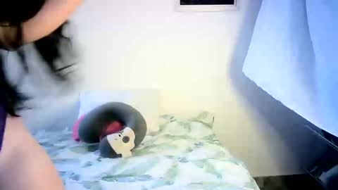 Snapshot of dannanovoa chatting on 05/17/26, 12:23 Danna online show from 05/17/26, 12:23