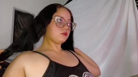 Snapshot of dannanovoa chatting on 06/11/26, 12:03 Danna online show from 06/11/26, 12:03