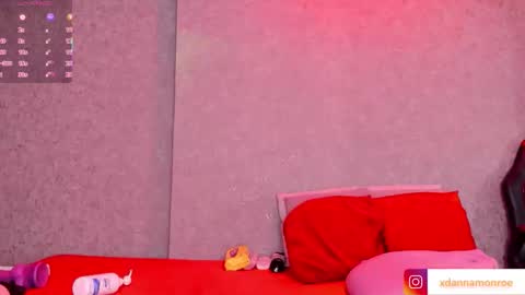 Snapshot of danniamonroee chatting on 12/17/25, 11:38 Danna Monroe online show from 12/17/25, 11:38