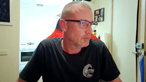 Snapshot of dannozdirekt chatting on 11/05/25, 12:27 dannozdirekt online show from 11/05/25, 12:27