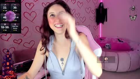 Snapshot of danny_s22 chatting on 10/22/25, 01:44 Danny online show from 10/22/25, 01:44