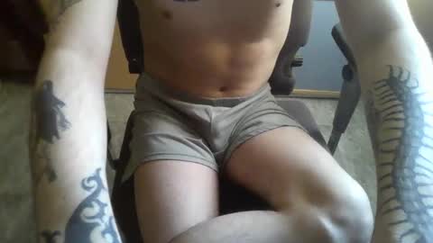 Snapshot of dannylbnz chatting on 11/20/25, 02:39 Danny L. online show from 11/20/25, 02:39