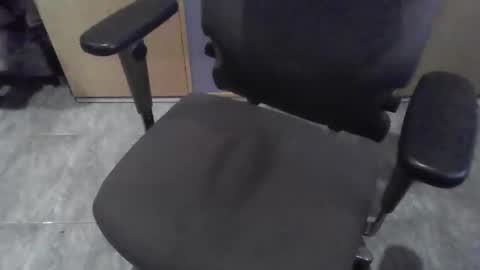 Snapshot of dannylbnz chatting on 12/15/25, 07:51 Danny L. online show from 12/15/25, 07:51