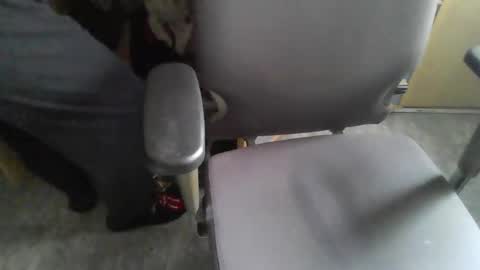 Snapshot of dannylbnz chatting on 12/16/25, 09:03 Danny L. online show from 12/16/25, 09:03