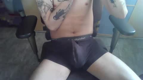 Snapshot of dannylbnz chatting on 04/30/26, 05:08 Danny L. online show from 04/30/26, 05:08