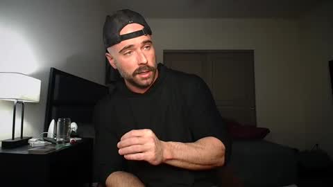 Snapshot of dannysteelexxx chatting on 01/08/25, 01:42 Danny Steele online show from 01/08/25, 01:42