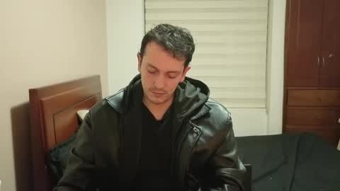 Snapshot of danruiz33 chatting on 04/21/26, 02:04 Dan online show from 04/21/26, 02:04