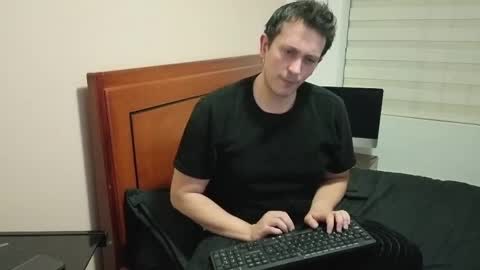 Snapshot of danruiz33 chatting on 05/01/26, 03:44 Dan online show from 05/01/26, 03:44