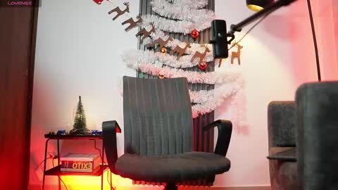 Snapshot of dante_gold chatting on 12/17/25, 02:39 SEBAS online show from 12/17/25, 02:39