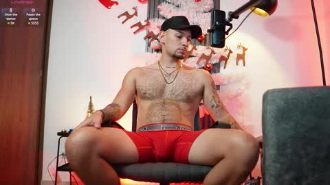 Snapshot of dante_gold chatting on 12/18/25, 02:17 SEBAS online show from 12/18/25, 02:17