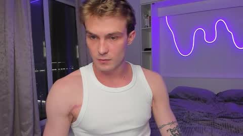 Snapshot of dante_ray chatting on 11/07/25, 10:43 Dante and Ray online show from 11/07/25, 10:43