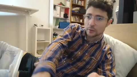 Snapshot of dantheman233 chatting on 12/20/24, 01:54 Daniel online show from 12/20/24, 01:54