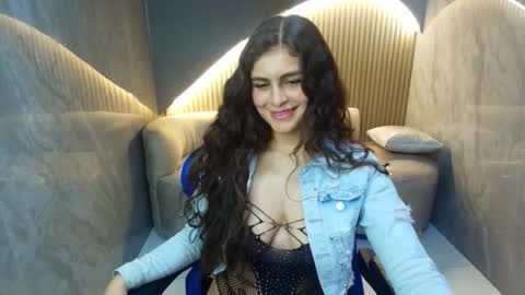 Snapshot of dany_r_ chatting on 09/17/25, 02:08 Dany online show from 09/17/25, 02:08