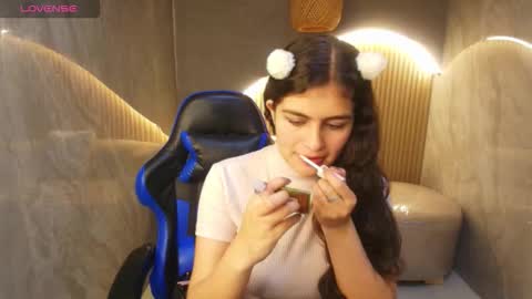 Snapshot of dany_r_ chatting on 10/06/25, 01:19 Dany online show from 10/06/25, 01:19