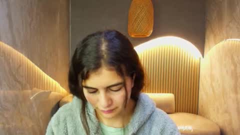 Snapshot of dany_r_ chatting on 10/17/25, 01:03 Dany online show from 10/17/25, 01:03