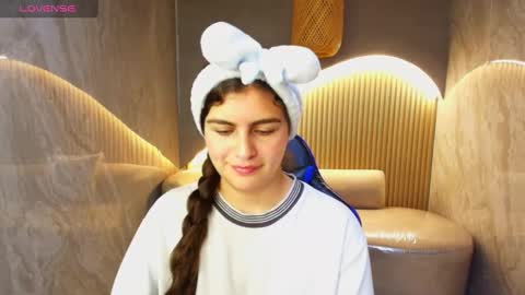 Snapshot of dany_r_ chatting on 10/21/25, 01:12 Dany online show from 10/21/25, 01:12