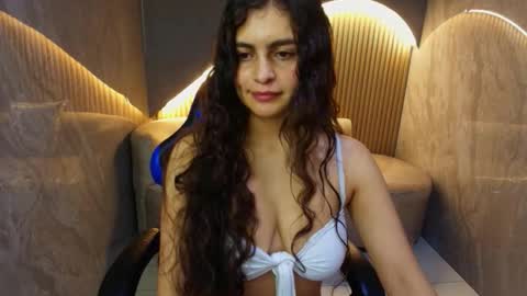 Snapshot of dany_r_ chatting on 10/25/25, 01:07 Dany online show from 10/25/25, 01:07