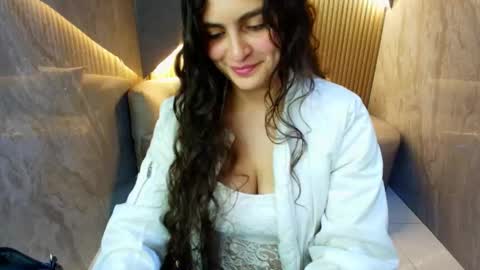 Snapshot of dany_r_ chatting on 11/08/25, 01:00 Dany online show from 11/08/25, 01:00