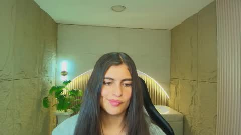 Snapshot of dany_r_ chatting on 11/21/25, 01:10 Dany online show from 11/21/25, 01:10