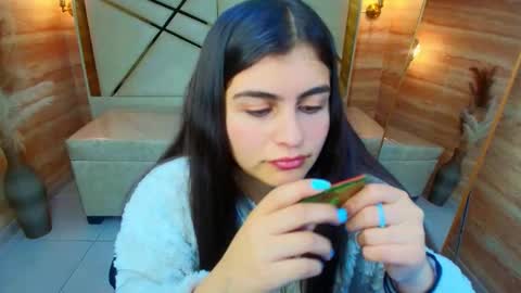 Snapshot of dany_r_ chatting on 11/23/25, 01:22 Dany online show from 11/23/25, 01:22