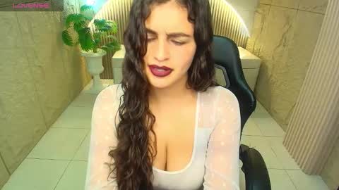 Snapshot of dany_r_ chatting on 11/29/25, 01:14 Dany online show from 11/29/25, 01:14