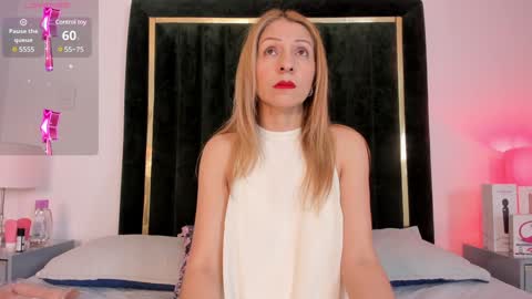 Snapshot of danyfreydell chatting on 01/09/25, 01:13 online show from 01/09/25, 01:13