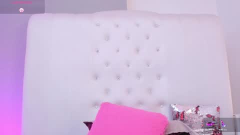 Snapshot of danyfreydell chatting on 10/15/25, 01:11 online show from 10/15/25, 01:11