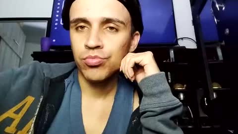 Snapshot of danylano chatting on 10/19/25, 06:58 Daniel online show from 10/19/25, 06:58