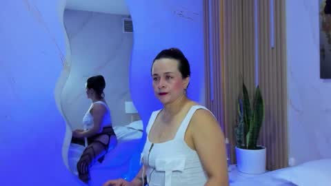 Snapshot of daphne81_ chatting on 09/23/25, 02:25 Daphne online show from 09/23/25, 02:25