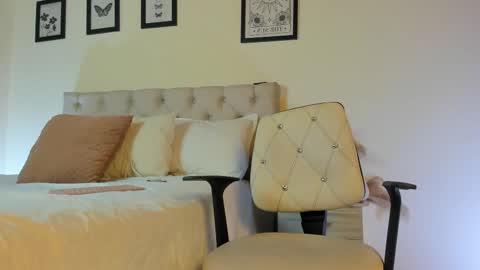 Antonella Mora online show from 10/02/25, 12:23