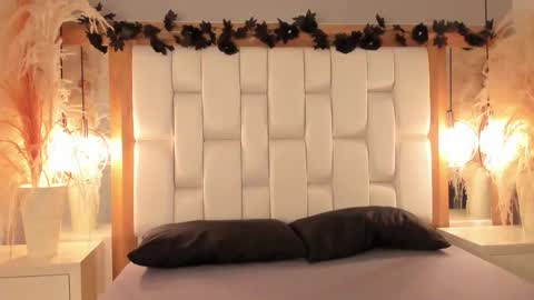 daphne_and_roger online show from 11/12/25, 11:10