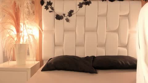 daphne_and_roger online show from 12/19/25, 11:06