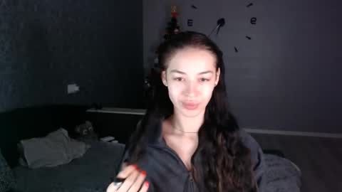 Daphne Darkthorn online show from 12/17/25, 04:18