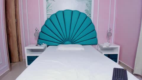 Daphne  online show from 01/05/25, 02:30