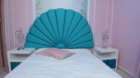 Daphne  online show from 02/19/25, 08:33