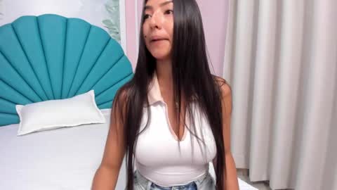 Daphne  online show from 03/01/25, 02:15