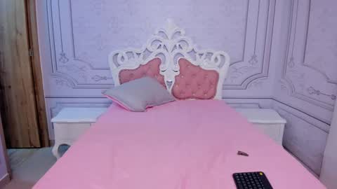 Daphne  online show from 03/04/25, 08:46