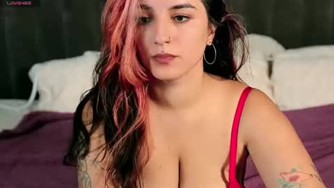 Snapshot of daphne_moss chatting on 07/20/26, 12:51 Agatha online show from 07/20/26, 12:51