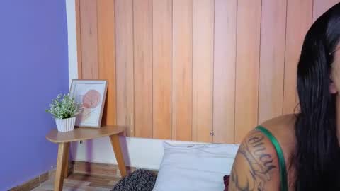 Daphne online show from 12/01/25, 02:16